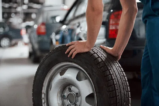 Unsere Experten sagen Ihnen, ob Sie Ihre Reifen vor der Leasing-Rückgabe austauschen müssen oder nicht.