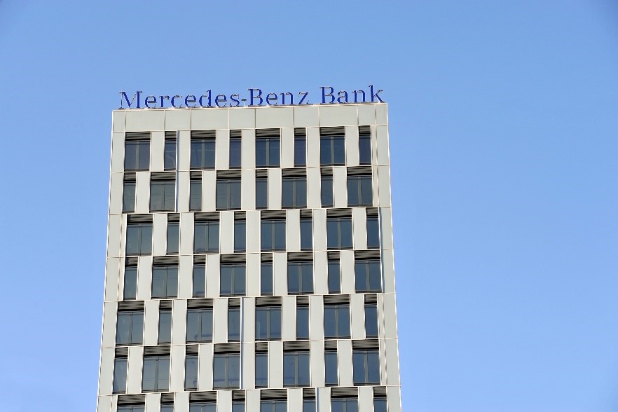 Mercedes-Benz hat klare Vorschriften, mit denen wir uns bestens auskennen.